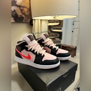Jordan 1 Mid ATMOSPHERE/BLACK-INFRARED